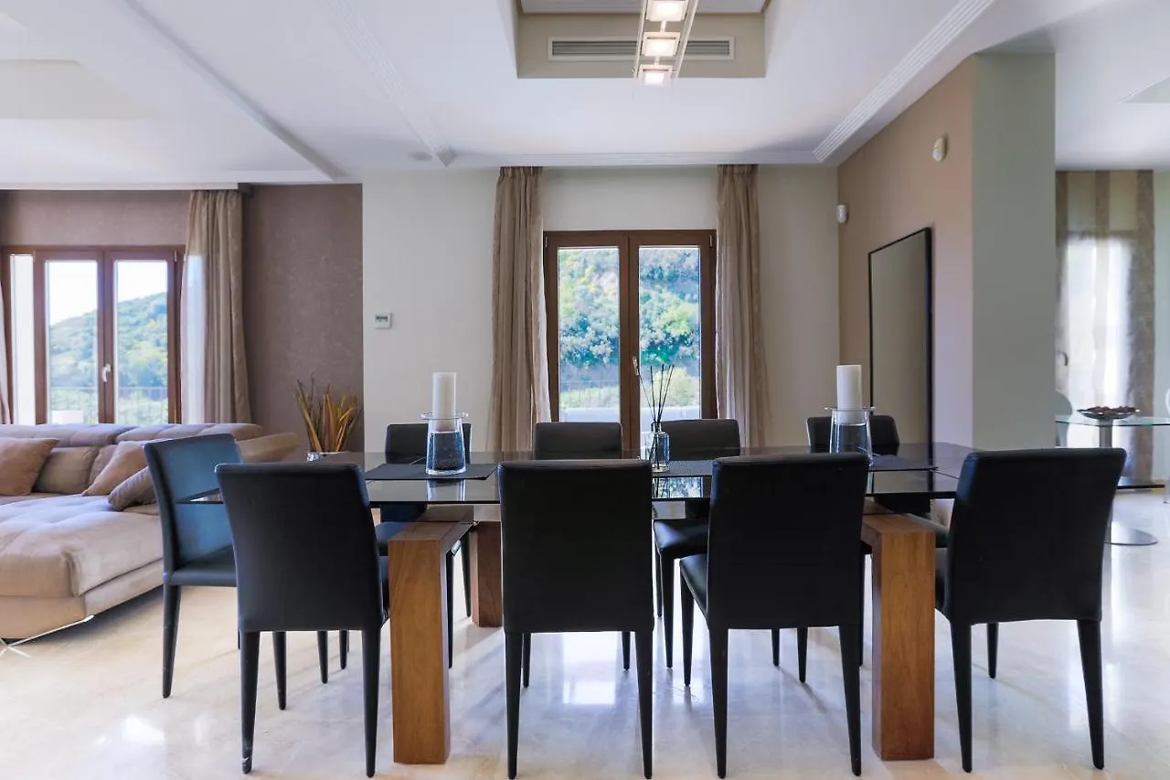 Luxury 4Br Villa - Benahavis Hills & Country Club