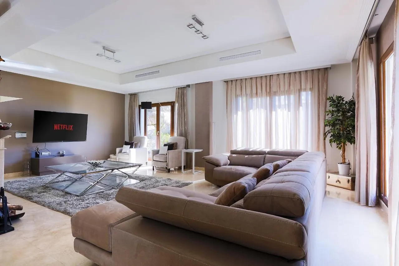 Luxury 4Br Villa - Benahavis Hills & Country Club